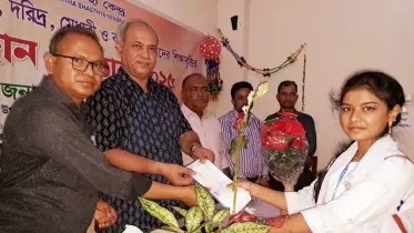 দরিদ্র-মেধাবী শিক্ষার্থীদের মাঝে ডিএসকে’র শিক্ষাবৃত্তি প্রদান