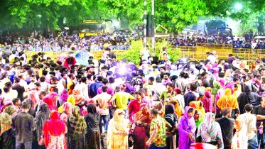 যমুনা অভিমুখী গার্মেন্টস শ্রমিকরা কাকরাইলে
