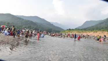 বিনোদনকেন্দ্রে পর্যটকের ভিড়