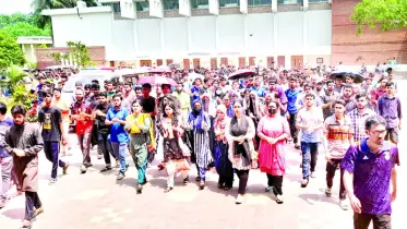 শিক্ষা উপদেষ্টার সঙ্গে আলোচনার পরও অনশনে ছাত্ররা