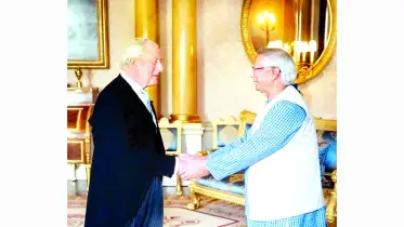 ‘কিংস চার্লস হারমনি অ্যাওয়ার্ড’ গ্রহণ করলেন ড. ইউনূস