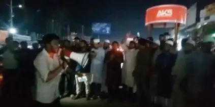 মিটফোর্ডের ঘটনায় বরিশালে সড়ক অবরোধ ও বিক্ষোভ