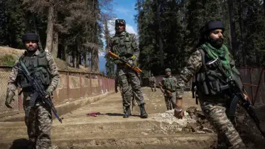 কাশ্মীরে নেই গোলাগুলি জঙ্গি বিমানের ওড়াউড়ি ঘরে ফিরছে মানুষ