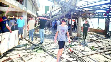 গাজায় ক্যাফে, স্কুল ও ত্রাণ কেন্দ্রে ইসরাইলি হামলা
