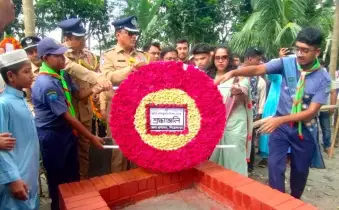 পিরোজপুরে জুলাই-আগস্টে ৫ শহীদের সমাধিতে পুষ্পস্তবক অর্পণ ও দোয়া মুনাজাত