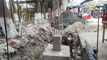 ফুটপাত দখল করে বিআইডব্লিউটিএ’র সীমানা প্রাচীন নির্মাণ