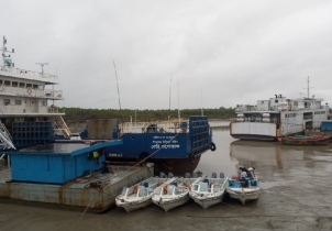 সন্দ্বীপে গুপ্তছড়া ফেরিঘাটে নাব্যতা সংকট চরমে, ফেরি চলাচল হুমকির মুখে