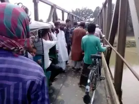 খোয়াই নদীর জীর্ণ সেতুতে ঝুঁকিপূর্ণ যাতায়াত: দুই যুগেও অবহেলিত চুনারুঘাটবাসী