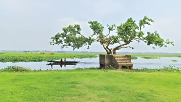 বুড়ি নদীর পাড়ে নিঃশব্দ মুরাদনগরের সিদ্ধিগঞ্জ বাজার