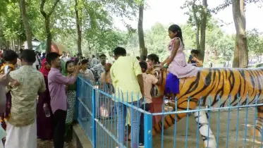 ঈদের দীর্ঘ ছুটিতে দর্শনার্থীদের ভিড়ে মুখর শেরপুরের পর্যটন কেন্দ্রগুলো