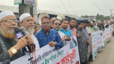 সিলেটে রাস্তার অসমাপ্ত কাজ সম্পন্ন করার দাবিতে এলাকাবাসীর মানববন্ধন