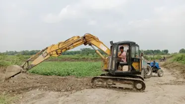 বোয়ালমারীতে ফসলি জমি ও নদীর পাড় কেটে বিক্রি