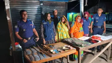 সিদ্ধিরগঞ্জে যৌথবাহিনীর অভিযান: মাদক ও দেশীয় অস্ত্র উদ্ধার, আটক ২