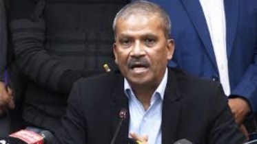 বক্তব্যের মাঝেই শুরু হলো হট্টগোল, রেগে গেলেন আইন উপদেষ্টা