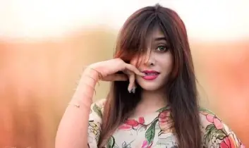 ভার্সিটিতে টিচিং করতে গেলে ছাত্ররা প্রতিদিন আমার সাথে আধা ঘন্টা ধরে শুধু সেলফি তুলে: নাজমী জান্নাত