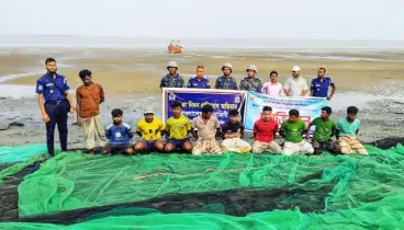 নৌবাহিনীর অভিযানে ১২টি নৌকা, ১৮ কোটি টাকার জাল ও মাছসহ আটক