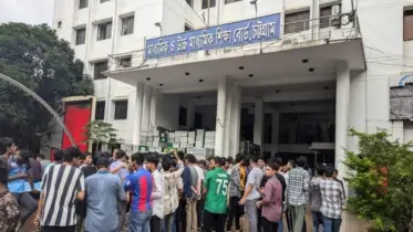 চট্টগ্রামের চন্দনাইশে প্রাথমিক শিক্ষা ব্যবস্থা ভেঙ্গে পড়েছে