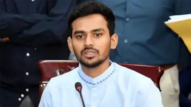 নৌকা মার্কা নিয়ে বিস্ফোরক পোস্ট, প্রশ্ন তুললেন উপদেষ্টা আসিফ মাহমুদ