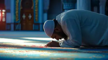 নামাজের সময় মনোযোগ ধরে রাখার জন্য যা যা করণীয়