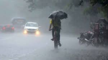 ঢাকাসহ দেশের বিভিন্ন অঞ্চলে বৃষ্টি, স্বস্তির সঙ্গে ভোগান্তিও