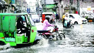 ভারি বৃষ্টি ও বন্যায় বিপর্যস্ত অনেক দেশ