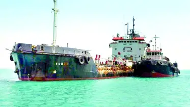 চোরাই তেলসহ ট্যাঙ্কার জব্দ করল ইরান