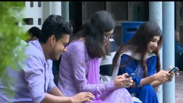 অ্যাপেই সব! শহরের মানুষ কি তবে বাস্তব জীবন ভুলে যাচ্ছে?