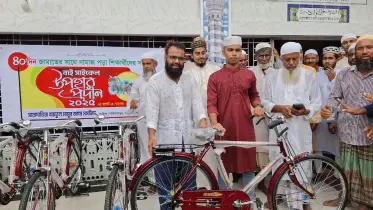 জামায়াতে দুইশ’ ওয়াক্ত নামাজ আদায় করে বাইসাইকেল পেলো ৫ শিক্ষার্থী