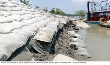 চার মাসেই ধসে পড়ল প্রটেকশন, বর্ষার আগেই আতঙ্কে রাবনাবাদপাড়ের বাসিন্দা