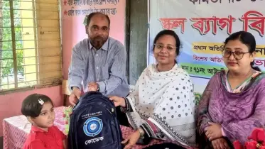 বাগেরহাটে ৩৬৩ ক্ষুদে শিক্ষার্থী পেল নতুন স্কুল ব্যাগ