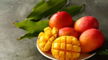 রাতে আম খেলে হতে পারে ভয়ংকর ক্ষতি