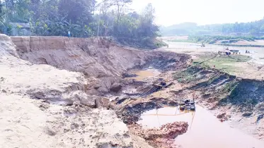 নালিতাবাড়ীতে বালু তোলায় হুমকিতে বসতবাড়ি