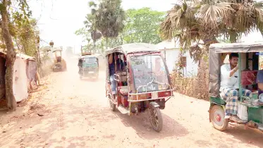 মঠবাড়িয়ায় কাজ ফেলে লাপাত্তা ঠিকাদার