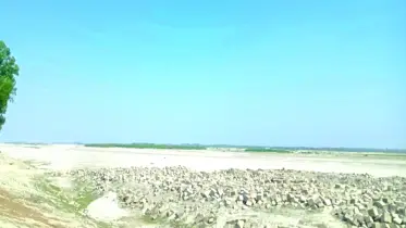 গাইবান্ধায় নাব্য সংকট বন্ধ নৌযান চলাচল