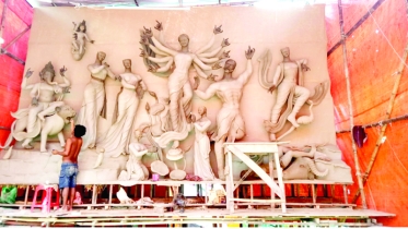 ১৫৫ পূজামণ্ডপে প্রতিমা তৈরির কাজ চলছে