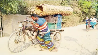 পাঁচ কিলোমিটার সড়কে ২০ গ্রামের মানুষের দুর্ভোগ