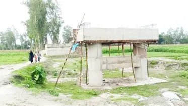 দেবীগঞ্জে সেতু নির্মাণে ধীরগতি নদী পারাপারে দুর্ভোগ