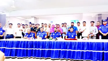 স্বচ্ছ প্রক্রিয়ায় চাকরি খুশিতে কাঁদলেন ১৭ নবীন পুলিশ