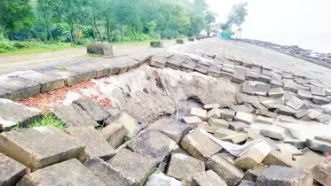 সোনাইছড়ি উপকূলীয় বেড়িবাঁধে ভাঙন