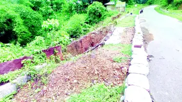 মহালছড়ি-জালিয়াপাড়া সড়কে ৩৭ পয়েন্টে ভাঙন