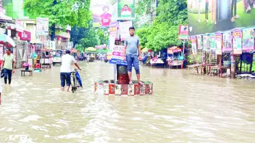 চাঁপাইনবাবগঞ্জ পৌরসভায় বৃষ্টি হলেই হাঁটু পানি 
