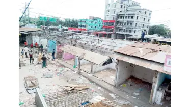 চাঁদপুরে উচ্ছেদের খবরে শতাধিক দোকানঘর সরিয়ে নিল ব্যবসায়ীরা