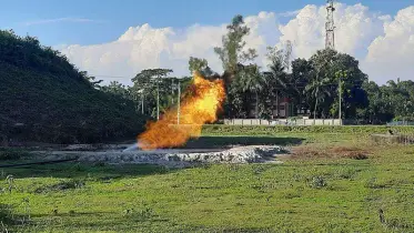 প্রাকৃতিক গ্যাসের সন্ধান কূপ খননে চলছে নির্মাণকাজ 
