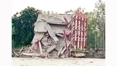 মানিকগঞ্জে যমুনা নদীতে বিলীন প্রাথমিক বিদ্যালয়