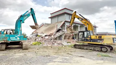 সীতাকুণ্ডে শিপ ইয়ার্ড উচ্ছেদ করল জেলা প্রশাসন