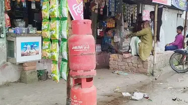 লালমনিরহাটে যত্রতত্র বিক্রি হচ্ছে গ্যাস সিলিন্ডার