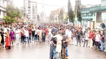 কেএমপি কমিশনারের পদত্যাগ দাবিতে বিক্ষোভ