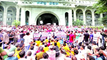 ইশরাক হোসেনকে মেয়র করার দাবিতে অবরুদ্ধ ঢাকা দক্ষিণের নগর ভবন