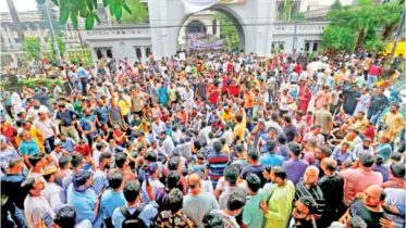 দশদিন ধরে অবরুদ্ধ নগর ভবন, ঢুকতে পারছে না সেবা প্রার্থীরা