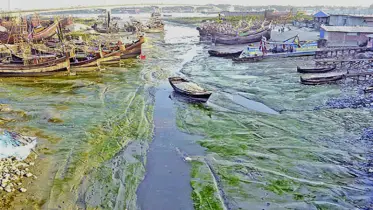 সঙ্কুচিত ও নাব্য হারাচ্ছে কর্ণফুলী নদী
